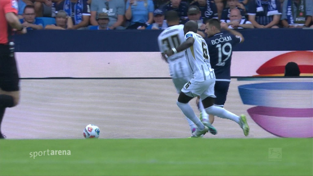 Foto: Kampf um den Ball im Spiel zwischen der SVE und Bochum