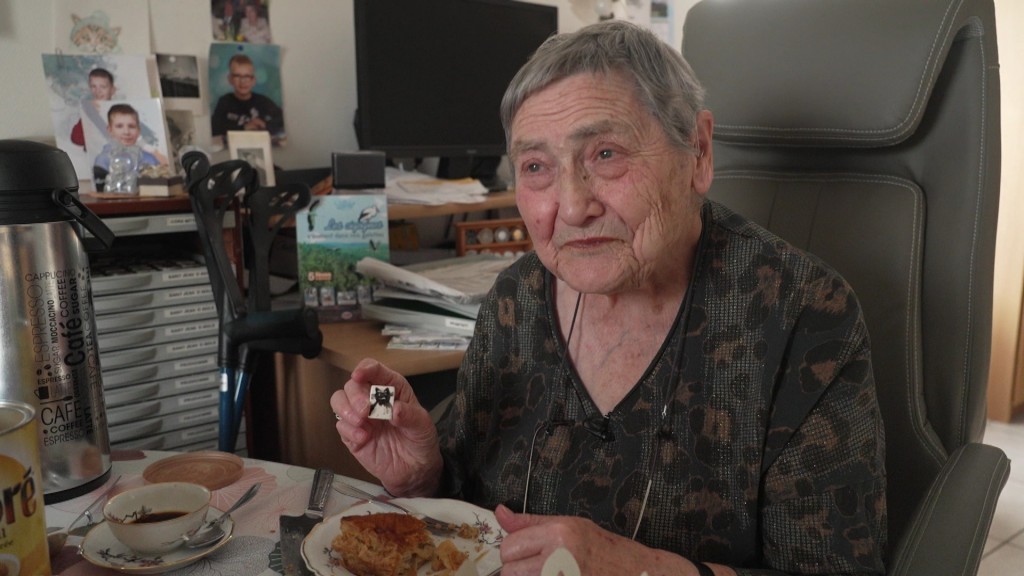 Foto: Frau mit Fèves-Figur