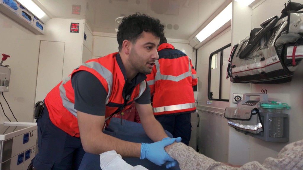 Haidar bei einem Einsatz als Rettungssanitäter