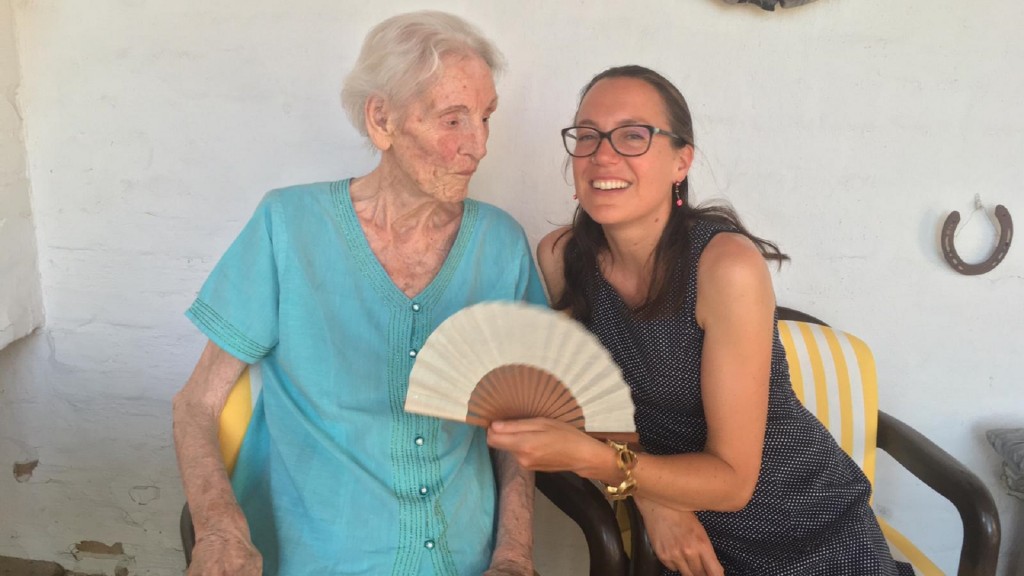 Foto: Die Filmemacherin Sarah Moll mit ihrer Großmutter Lore