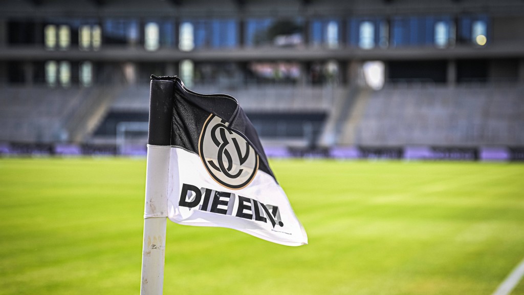 Logo der SV Elversberg auf einer Eckfahne