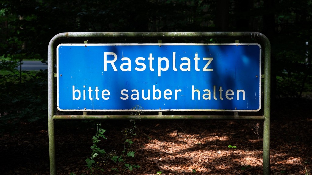 Schild an einem Rastplatz. 
