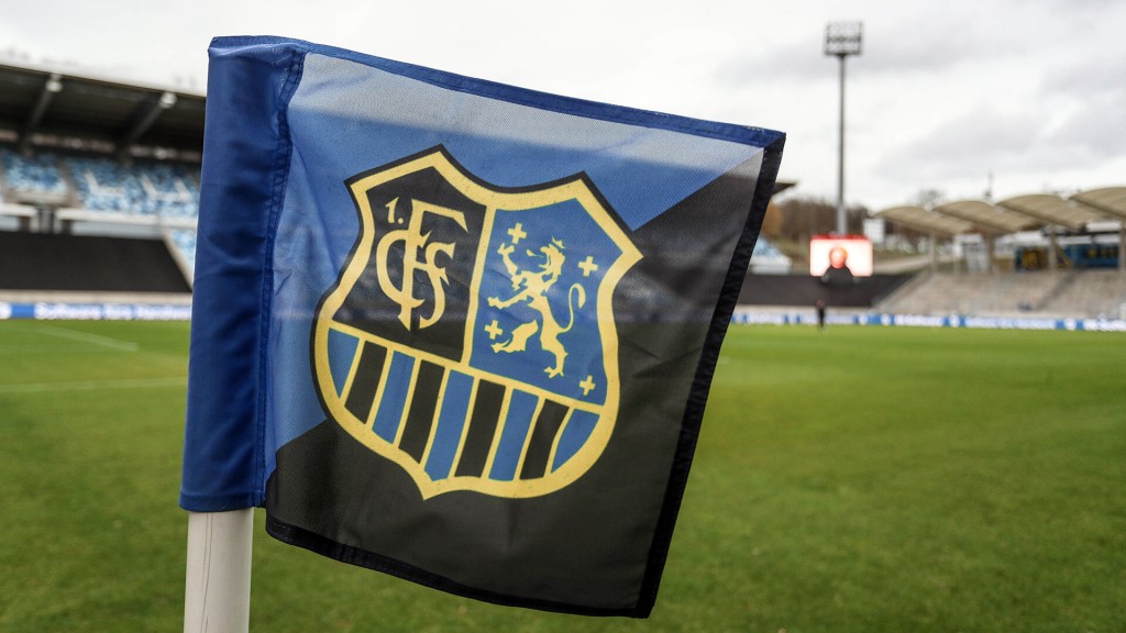 Eckfahne mit dem Logo des 1. FC Saarbrücken im Ludwigsparkstadion