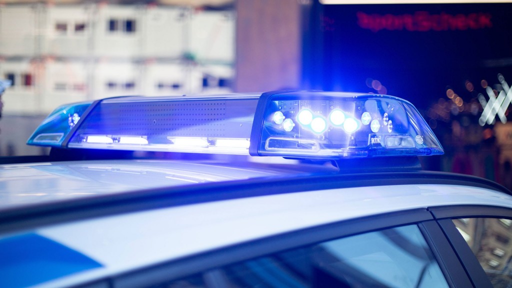 Polizeiwagen mit Blaulicht im Einsatz