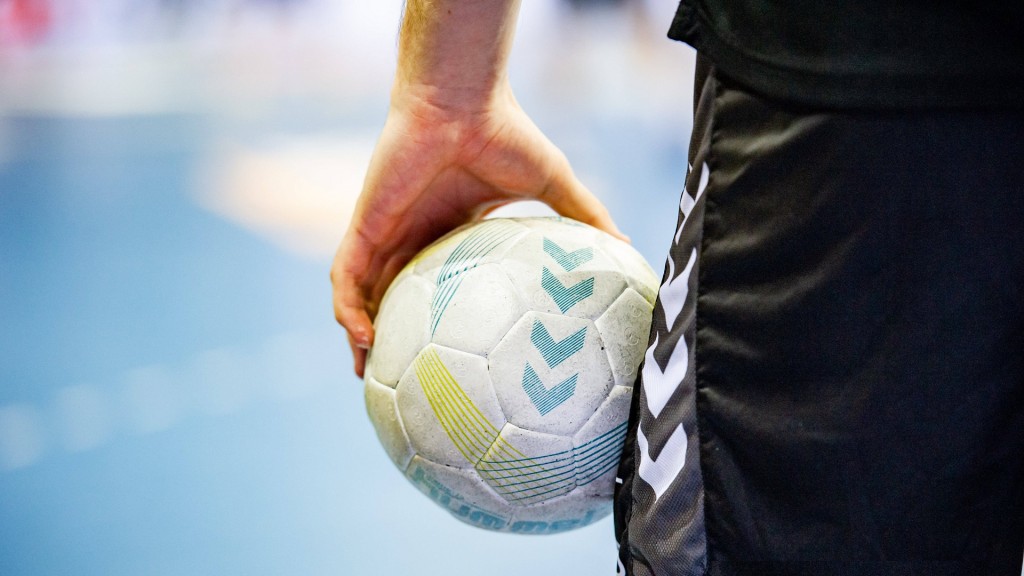 Foto: Symbolbild Handballspieler mit Ball