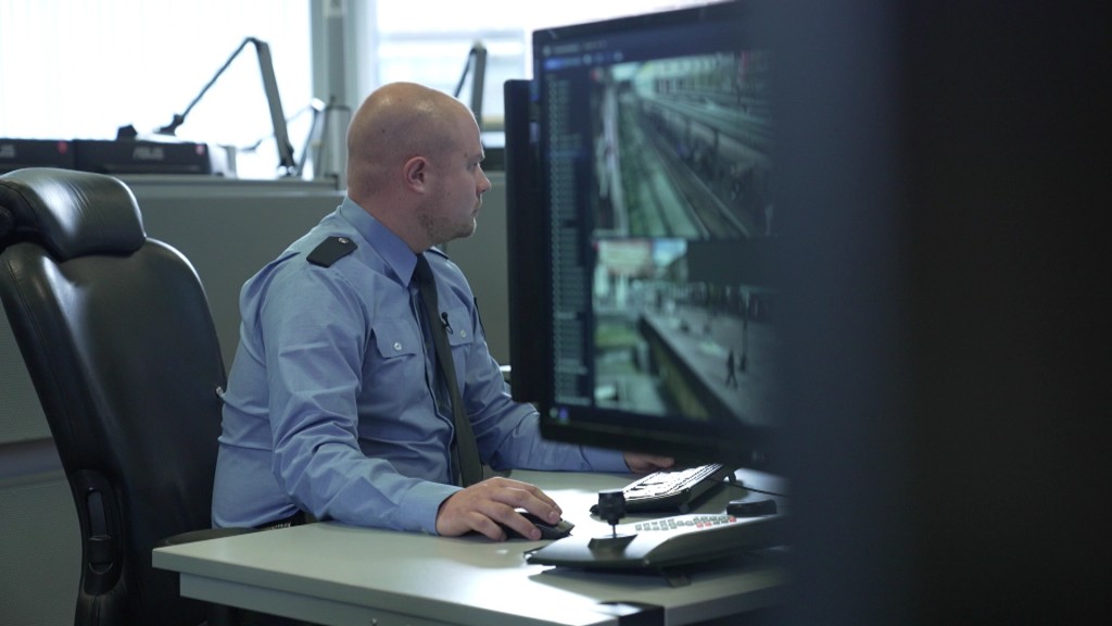 Foto: Polizist am Rechner