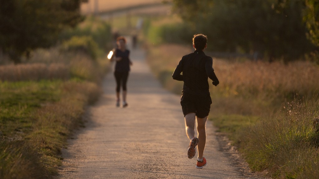 Jogger auf einem Feldweg