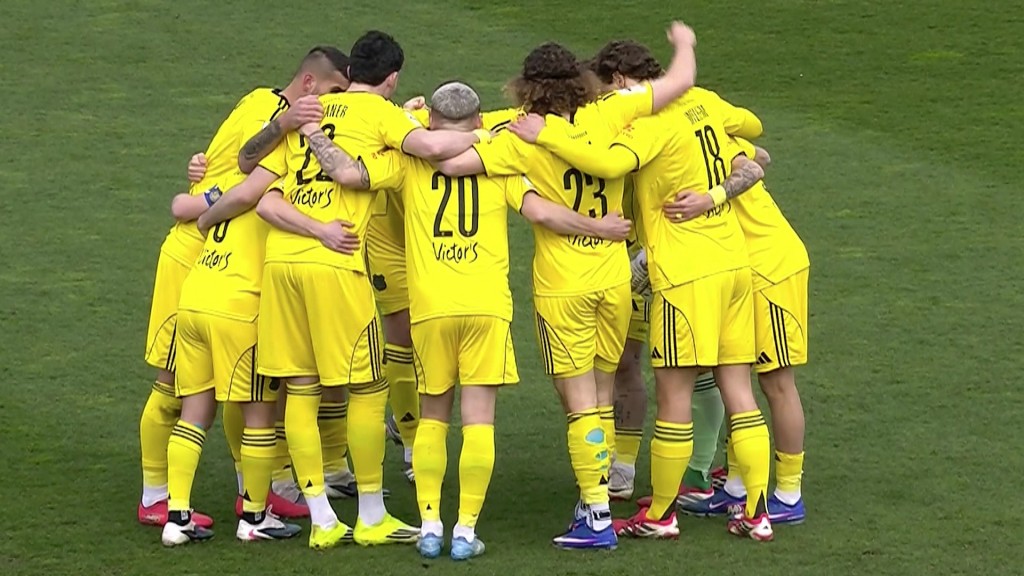 Foto: FCS-Spieler in einem Kreis