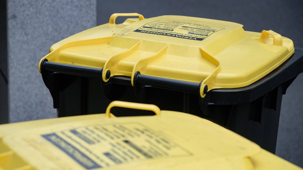 Mehrere gelbe Tonnen 