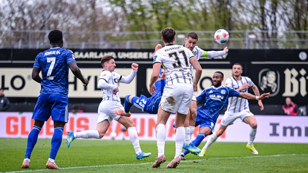 Foto: Spielszene zwischen der SV Elversberg und Schalke 04