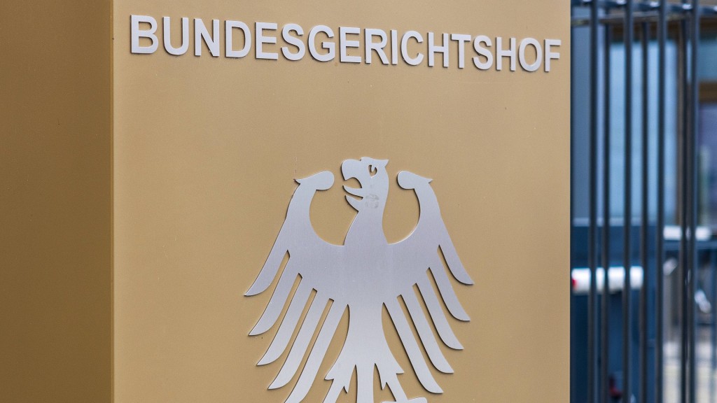 Foto: Bundesgerichtshof (BGH), Karlsruhe. Detailaufnahme des Schildes mit dem Schriftzug Bundesgerichtshof