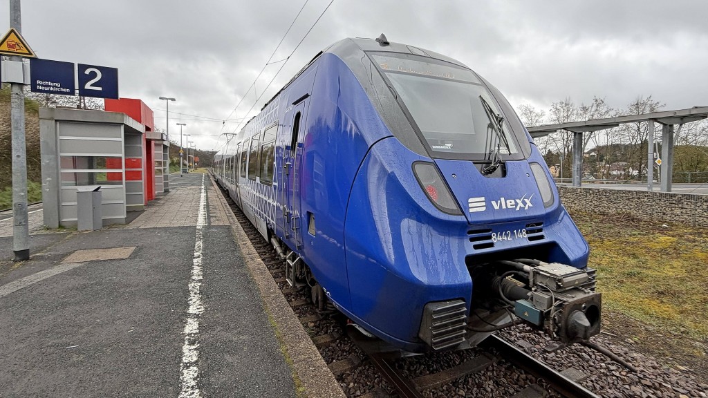 Ein Vlexx-Zug verlässt den Bahnhof