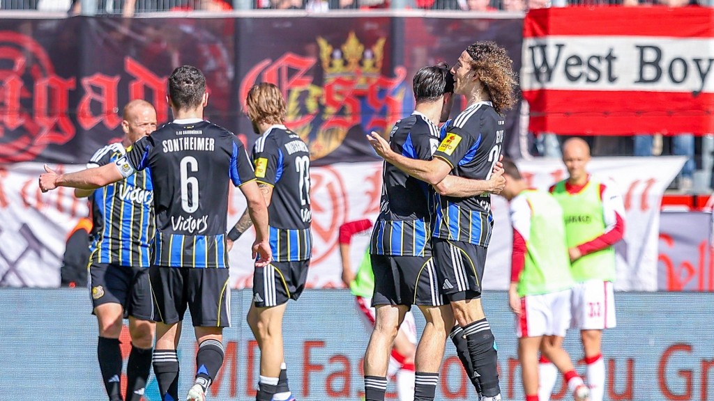 Foto: Jubel des 1. FC Saarbrücken beim Tor zum 1:1 