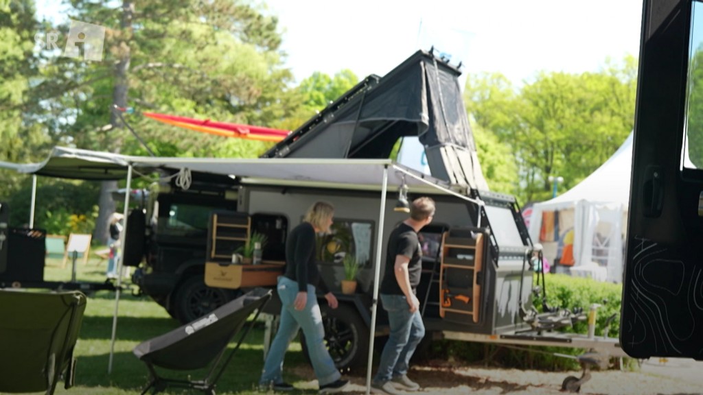 Foto: Besucher auf der Campingmesse in Bexbach