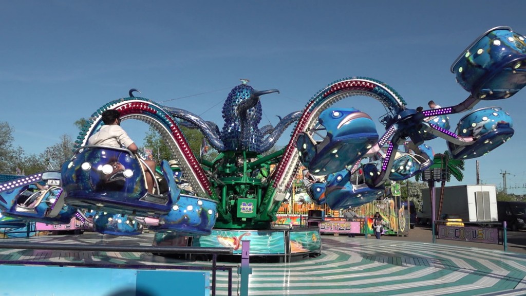 Foto: Fahrgeschäft auf der Mai-Kirmes in Saarbrücken