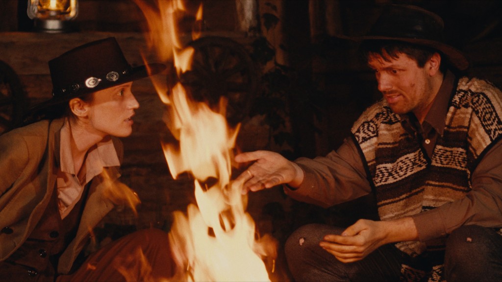 Foto: Lena und Julian am Lagerfeuer