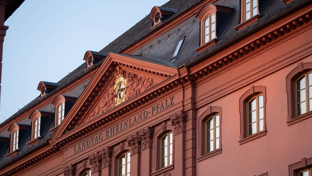 Foto: Blick auf die Fassade des Landtagsgebäudes von Rheinland-Pfalz in Mainz