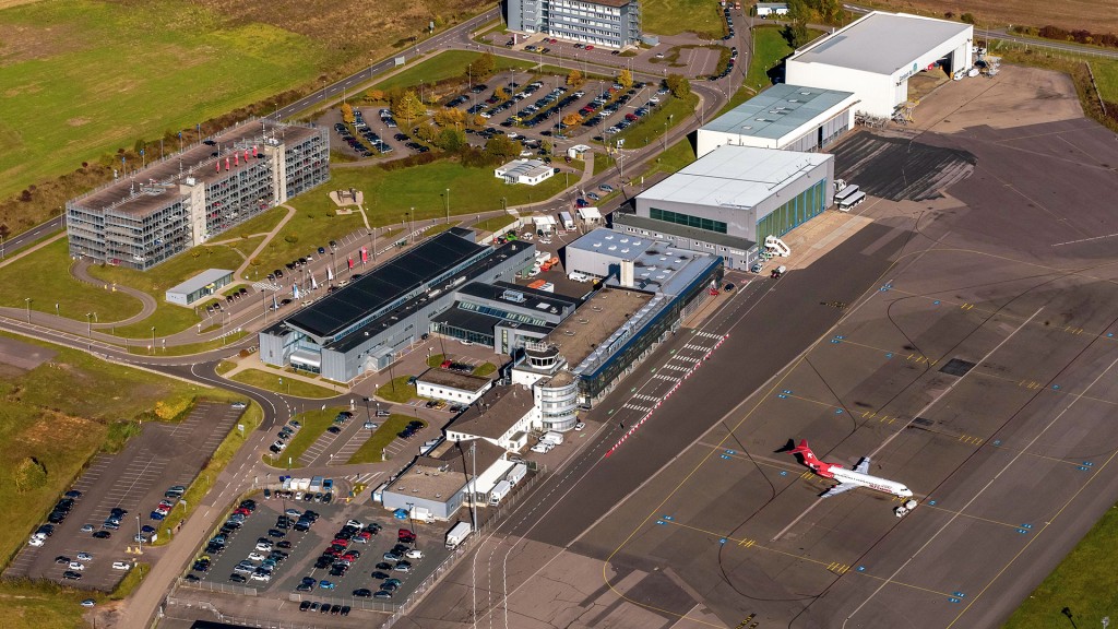 Luftbild: Flughafen Saarbrücken-Ensheim