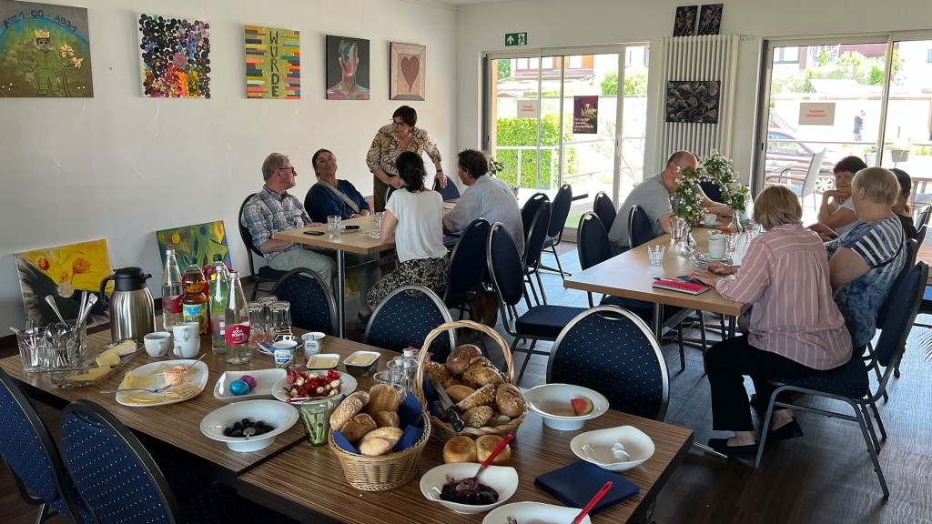 Nachbarschaftsfrühstück in Fraulautern am Tag der Nachbarschaft