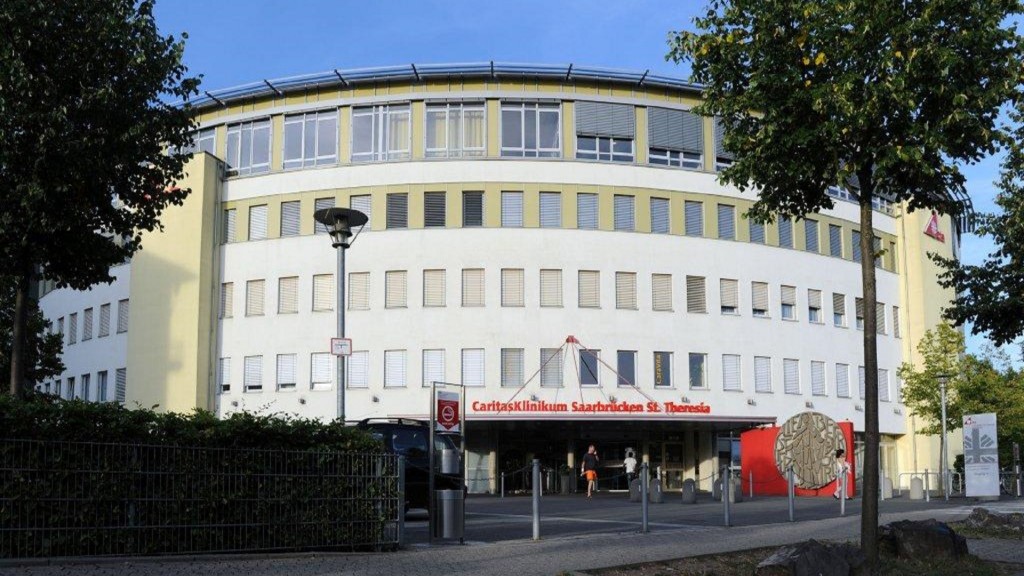 Außenansicht des CaritasKlinikums Saarbrücken
