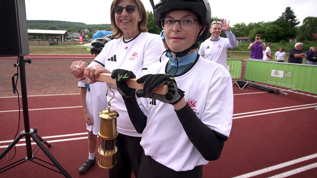 Foto: Die Flamme der Nationalen Spiele der Special Olympics kommt im Saarland an.