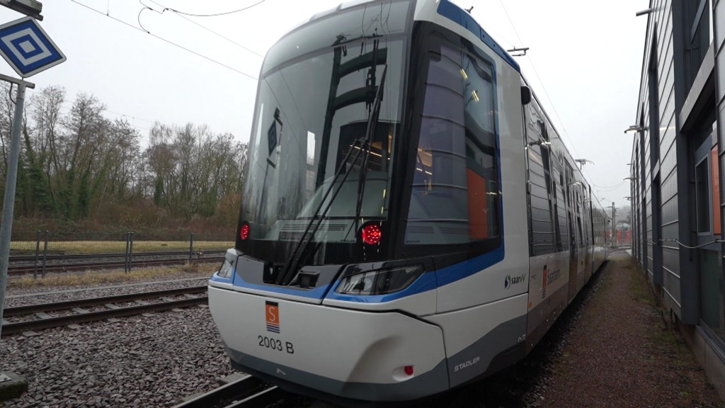 Foto: Ein neuer Zug der Saarbahn