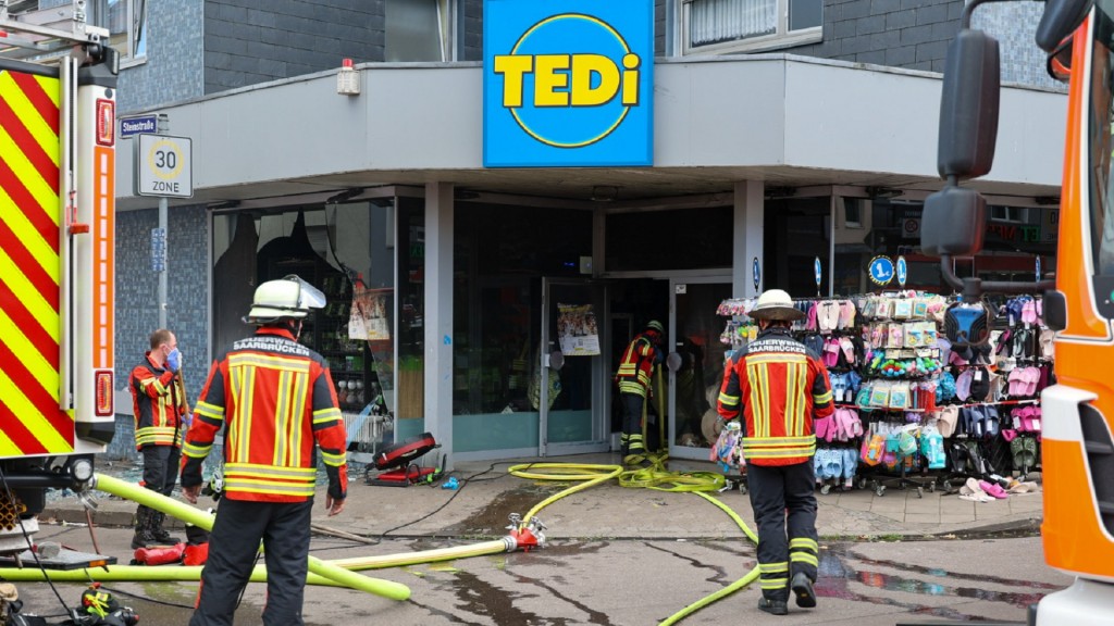 Feuerwehreinsatz bei Brand im Tedi