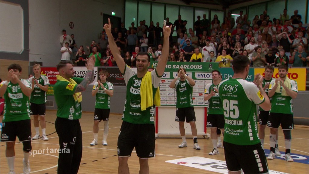 Foto: HGS-Spieler feiern Saisonabschluss