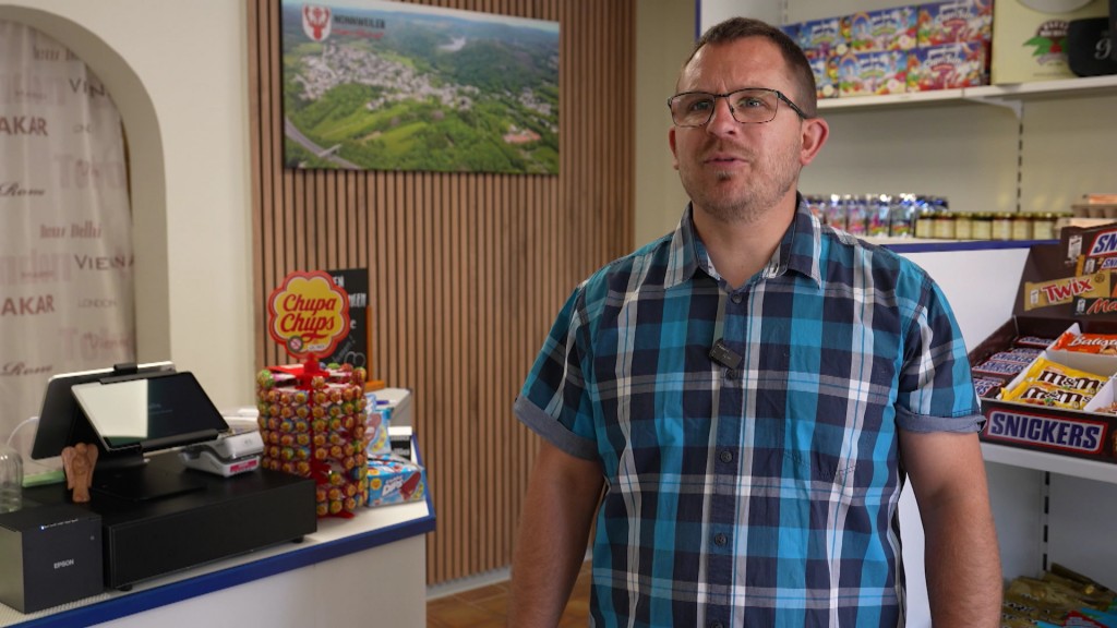 Foto: Florian Blaes in seinem Dorfladen