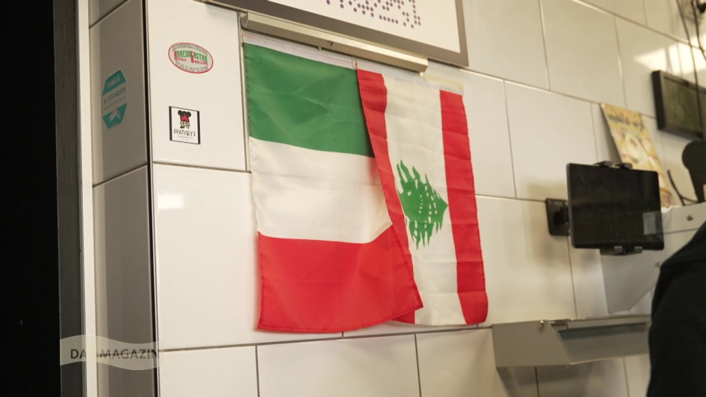 Foto: Die dritte Generation - italienische und libanesische Flagge 