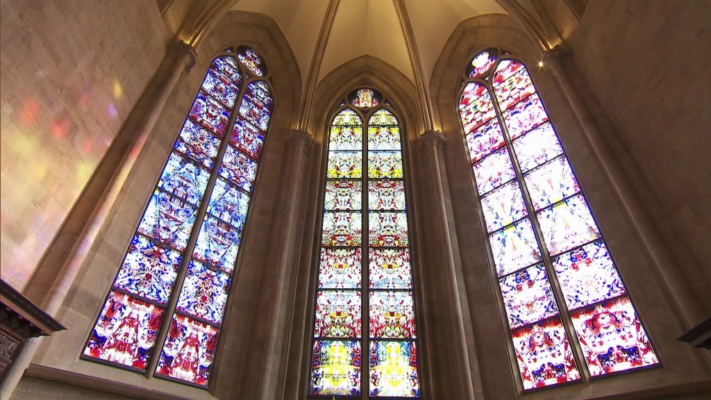 Glaskunst von Gerhard Richter in der Abteikirche Tholey