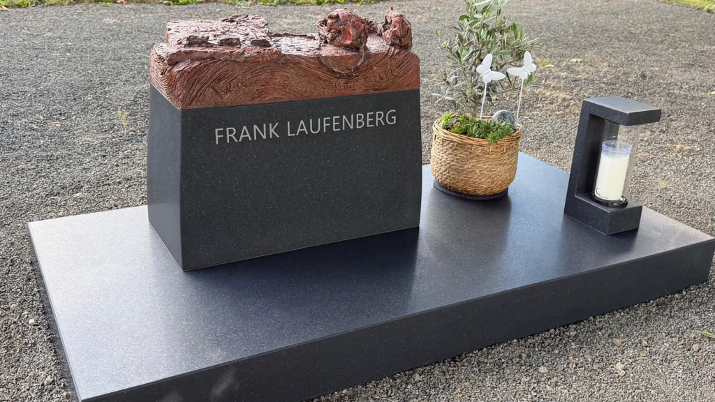 Gedenkstein für Frank Laufenberg auf dem Friedhof Laufeld 