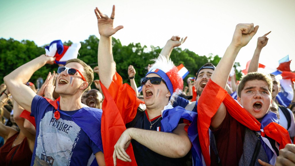 Französische Fans feiern ihre Nationalmannschaft