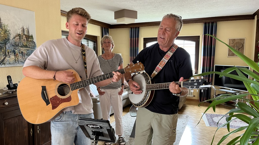 Der Musiker Steffen Jung mit seinen Eltern