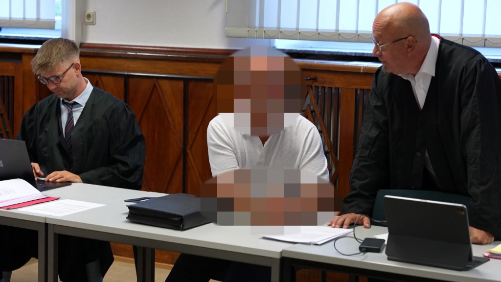 Foto: Angeklagter und Strafverteidiger im Saarbrücker Landgericht
