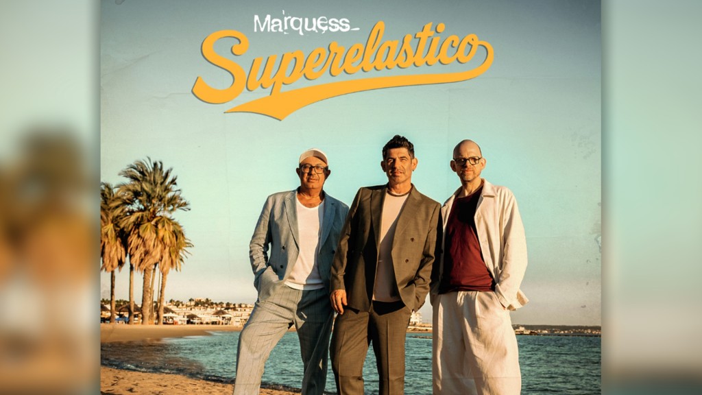 Das Albumcover von Marquess zu Superelastico zeigt die Bandmitglieder alle nebeneinander am Strand stehend. 