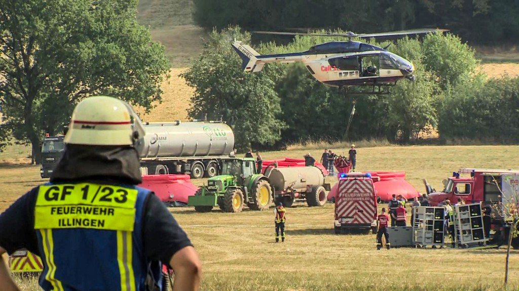 Löscharbeiten der Feuerwehr 