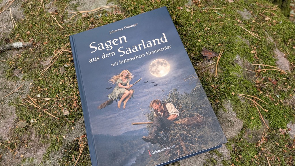Sagen aus dem Saarland mit historischem Kommentar, Buch liegt auf einem Felsen
