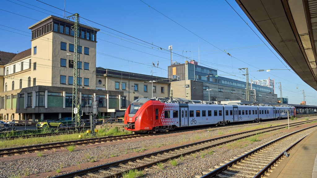 Foto: Ein Regionalexpress am Hauptbahnhof Saarbrücken