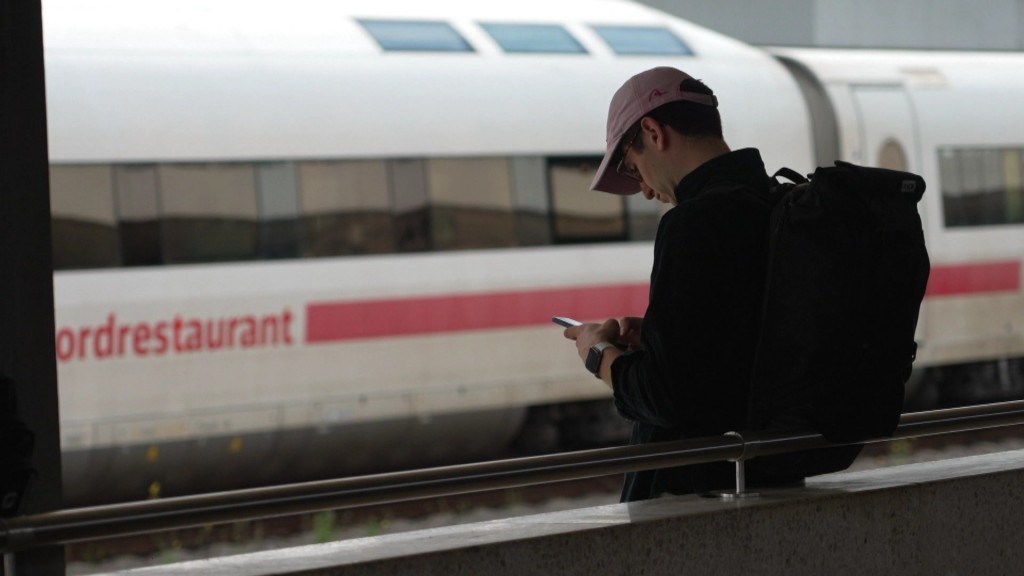 Foto: Mann steht vor ICE