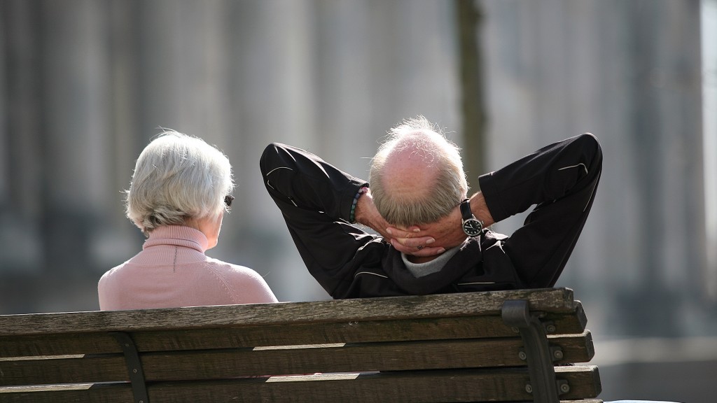 Rentner auf einer Bank