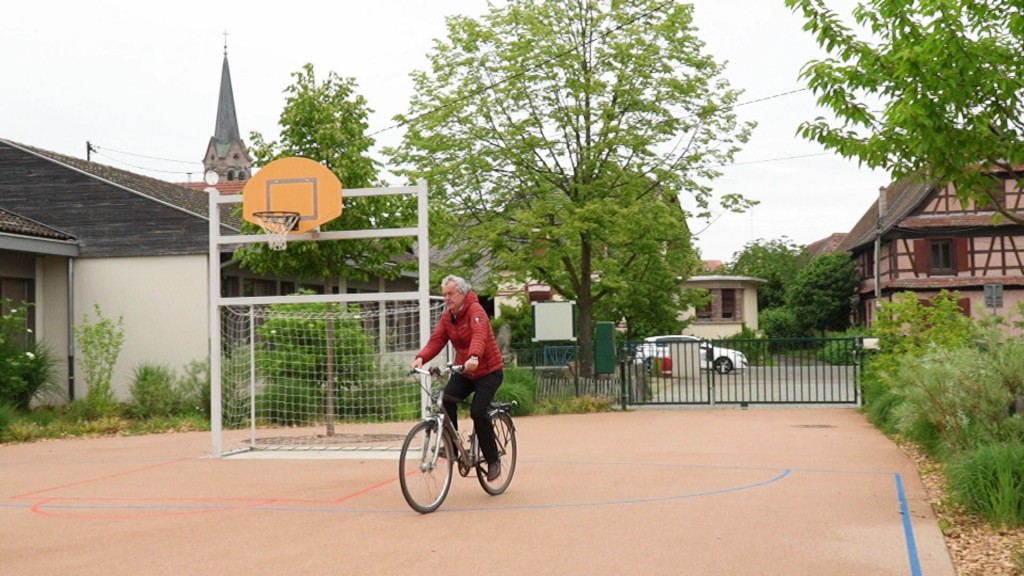 Foto: Der Bürgermeister von Mutterhotz auf dem Fahrrad