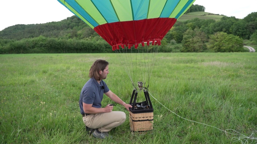 Foto: Augustin Renoir und sein Heißluftballon.