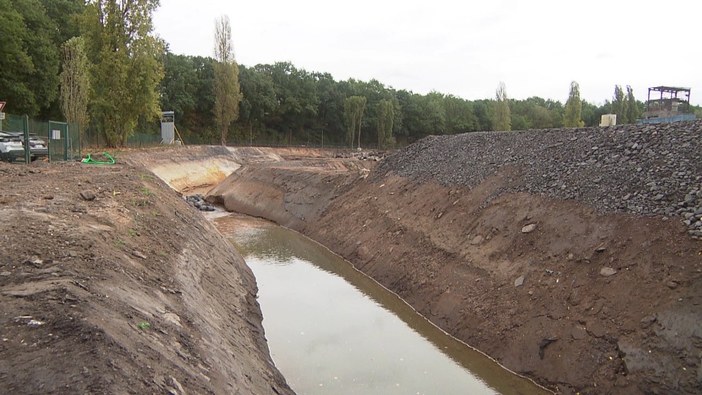 Foto: Eine Grube mit Wasser