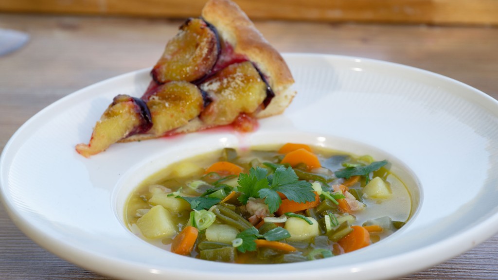 Foto: Bibbelsches Bohnensuppe mit Zwetschgenkuchen
