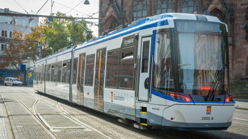 Saarbahn, hier an der Johanneskirche
