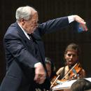 Pierre Boulez beim Dirigieren (Foto: dpa)