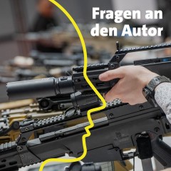 Handfeuerwaffen an einem Messestand der Firma Heckler & Koch