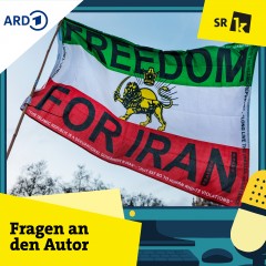 Iranische Protestflagge mit Schriftzug „Freedom for Iran“