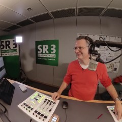 Frühmoderator Michael Friemel im SR3 Sendestudio